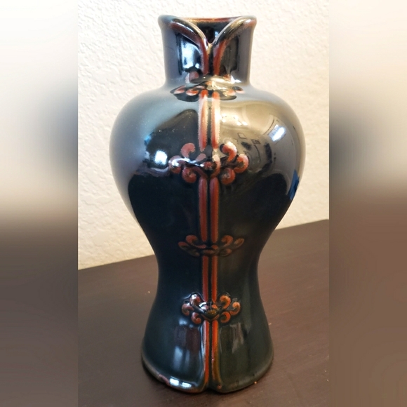 Eclectic Black & Gold 4 Button Collared Jacket Ceramic Vase - Picture 2 of 10